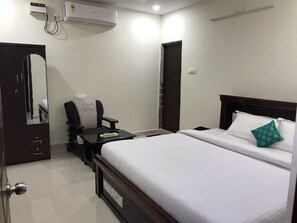 Desk, free WiFi - Sri Kamakshi Bhavan (Narayanavanam)