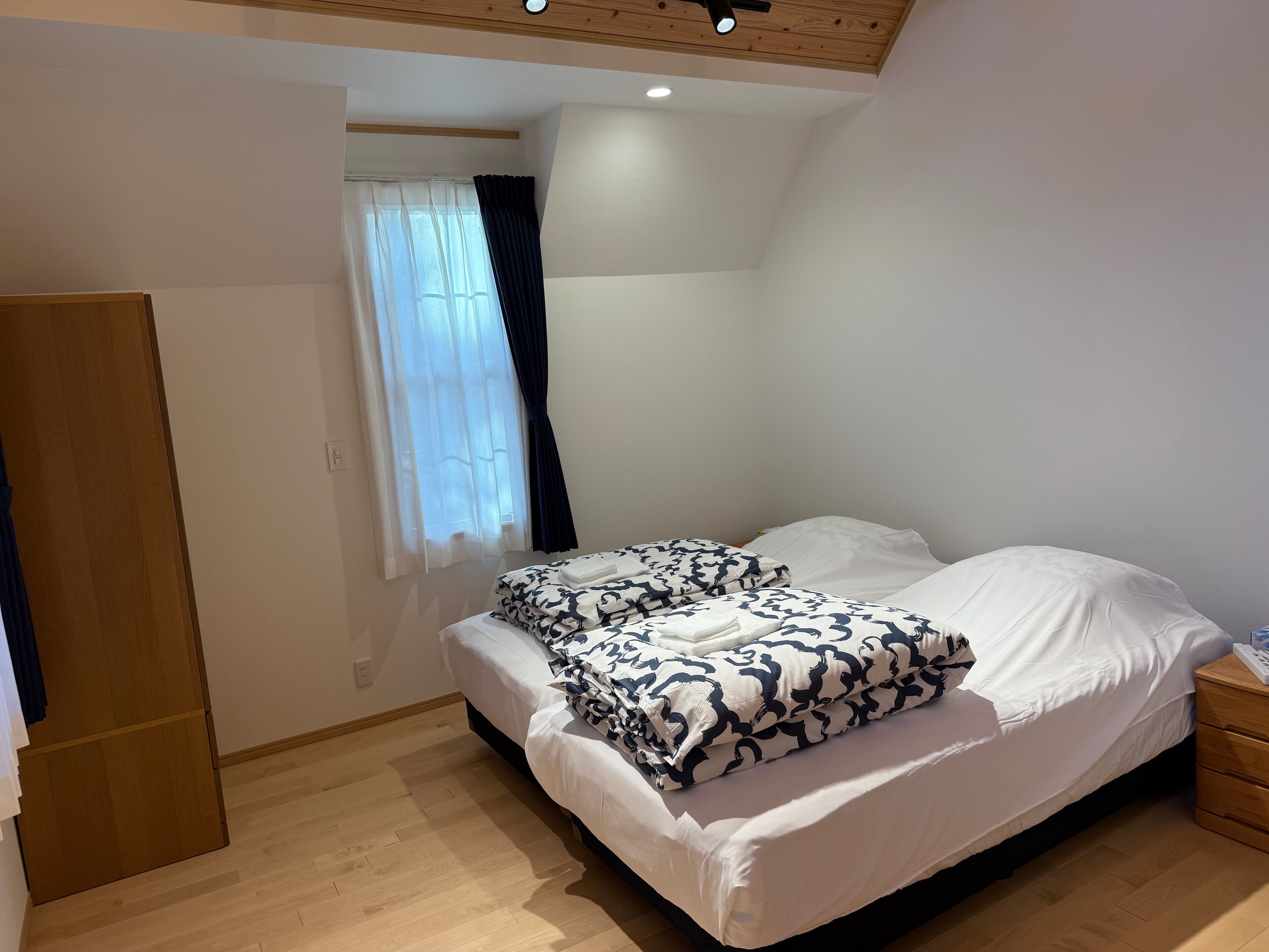 7 bedrooms, iron/ironing board, free WiFi, bed sheets