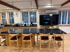Private kitchen - Piccolo Mondo - Beautiful 7 bedroom lodge in lovely Yamanakako - BBQ/Onsen Bath (Minamitsuru District)