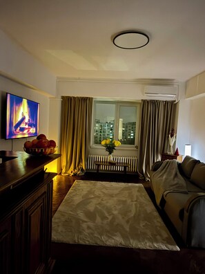 TV - Spa Apartment With Sauna 3 Bedrooms Center Bucharest (București)