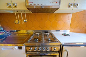 Réfrigérateur, four, plaque de cuisson, lave-vaisselle