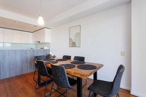 Dining - Portview | 3BR King Beds + Balcony and Communal Pool (Fremantle)