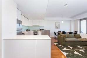 Interior - Portview | 3BR King Beds + Balcony and Communal Pool (Fremantle)