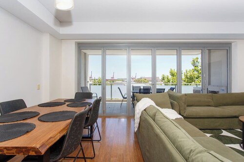 Portview | 3BR King Beds + Balcony & Port Views