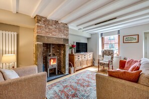 TV, fireplace - 3 Bed in Belper (oc-dcbobb) (Belper)