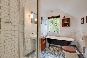 Hair dryer, towels - 4 Bed in Belper (oc-dcwod) (Paddocks)