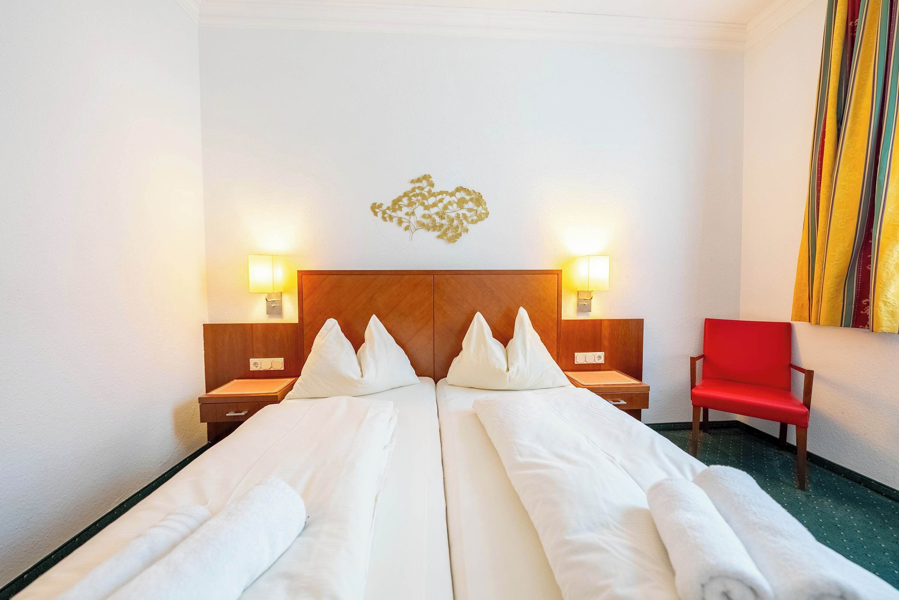 Desk, WiFi, bed sheets