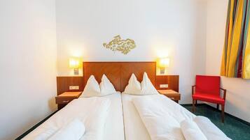 Desk, WiFi, bed sheets