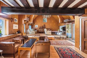 Unclassified image, 3 of 52, button