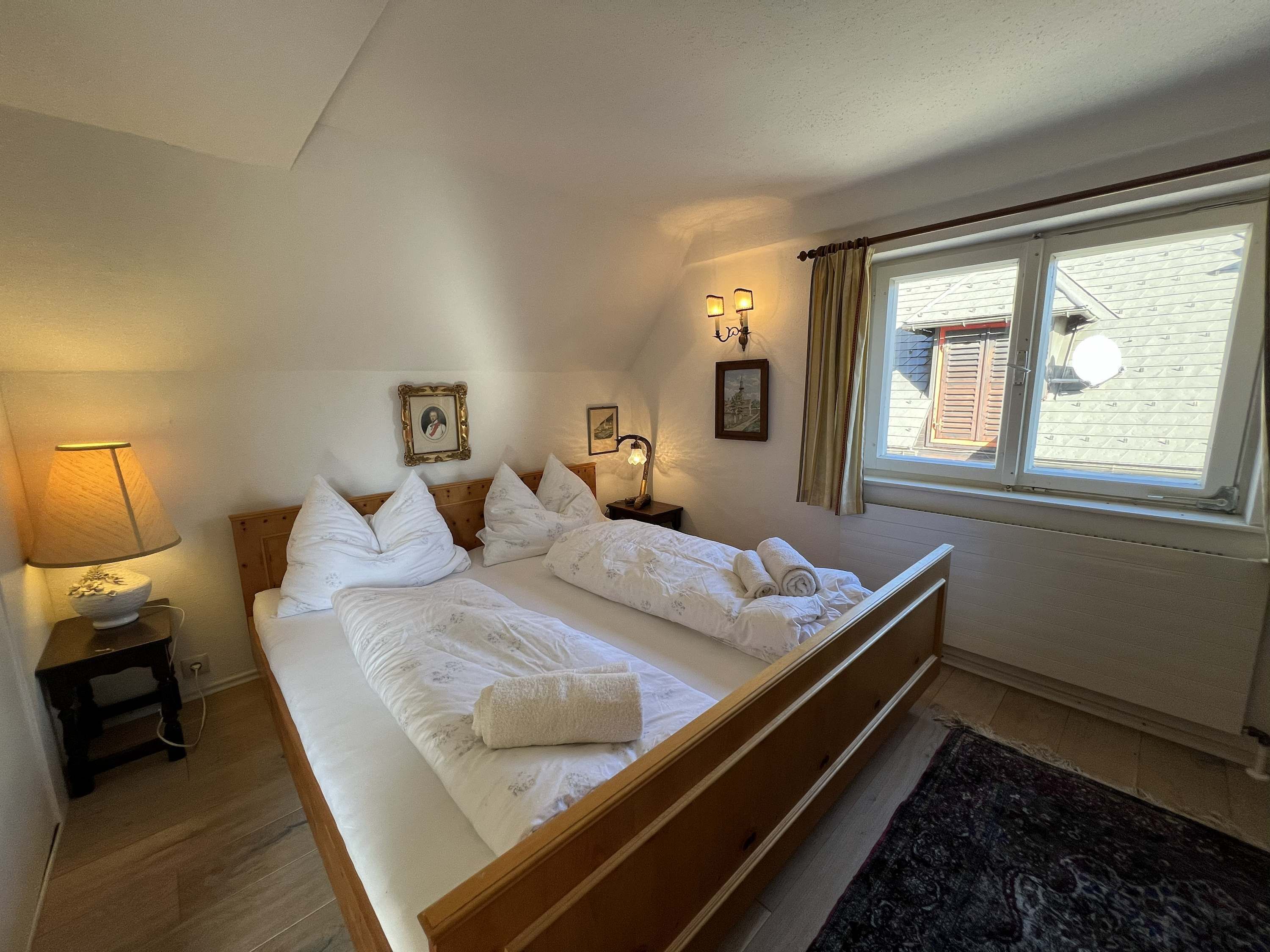 Työpöytä, Wi-Fi, vuodevaatteet