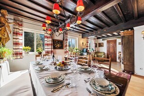 Unclassified image, 2 of 52, button