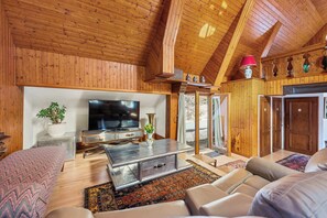 Unclassified image, 4 of 52, button