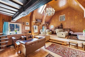 Unclassified image, 4 of 52, button