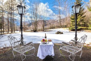 Unclassified image, 5 of 52, button