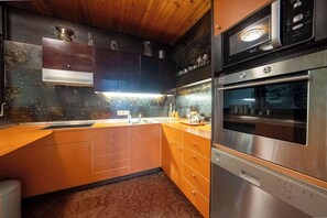 Refrigerador, horno, parrilla de estufa y lavavajillas