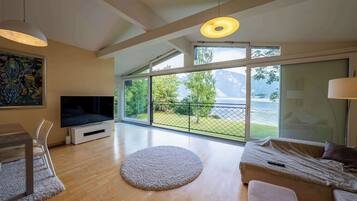 Bureau, fer et planche Ă repasser, Wi-Fi, draps fournis