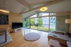 Desk, iron/ironing board, WiFi, bed sheets - Villa Traunstein | Parking | Sauna | Lakefront (Traunkirchen)