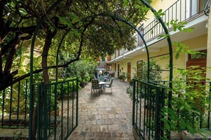Terrace/patio - Hotel Krug Family Room | Breakfast | Garden (Gumpoldskirchen)