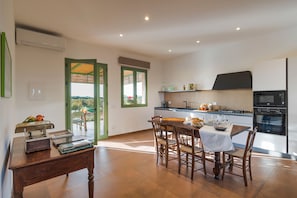 Fridge, microwave, oven, dishwasher - Beautiful brand new villa with pool - DiCasaInSicilia (Menfi)