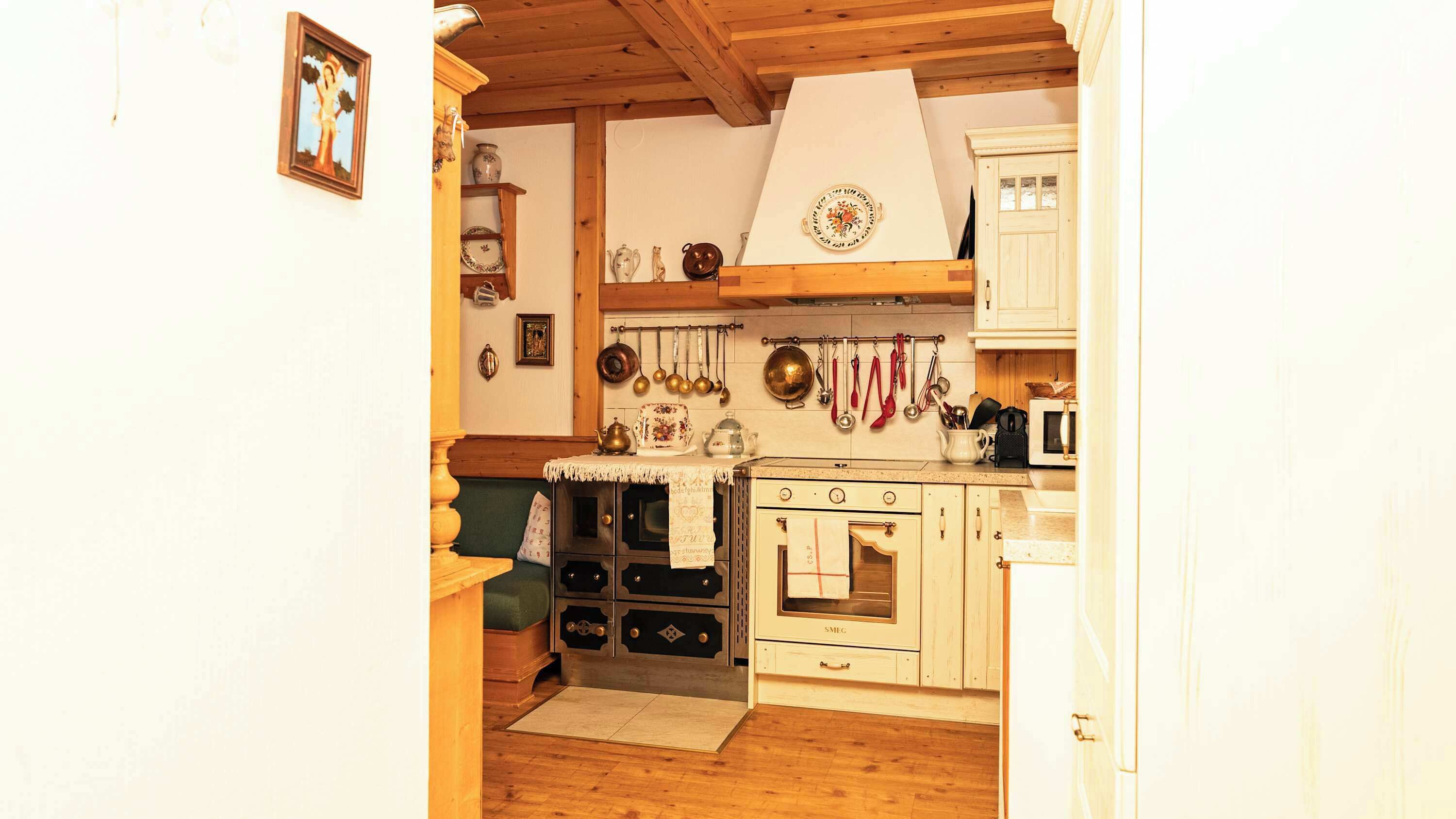 Refrigerador, horno, placa de cocina, cafetera/tetera