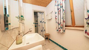 Dusche, Haartrockner, Handtücher