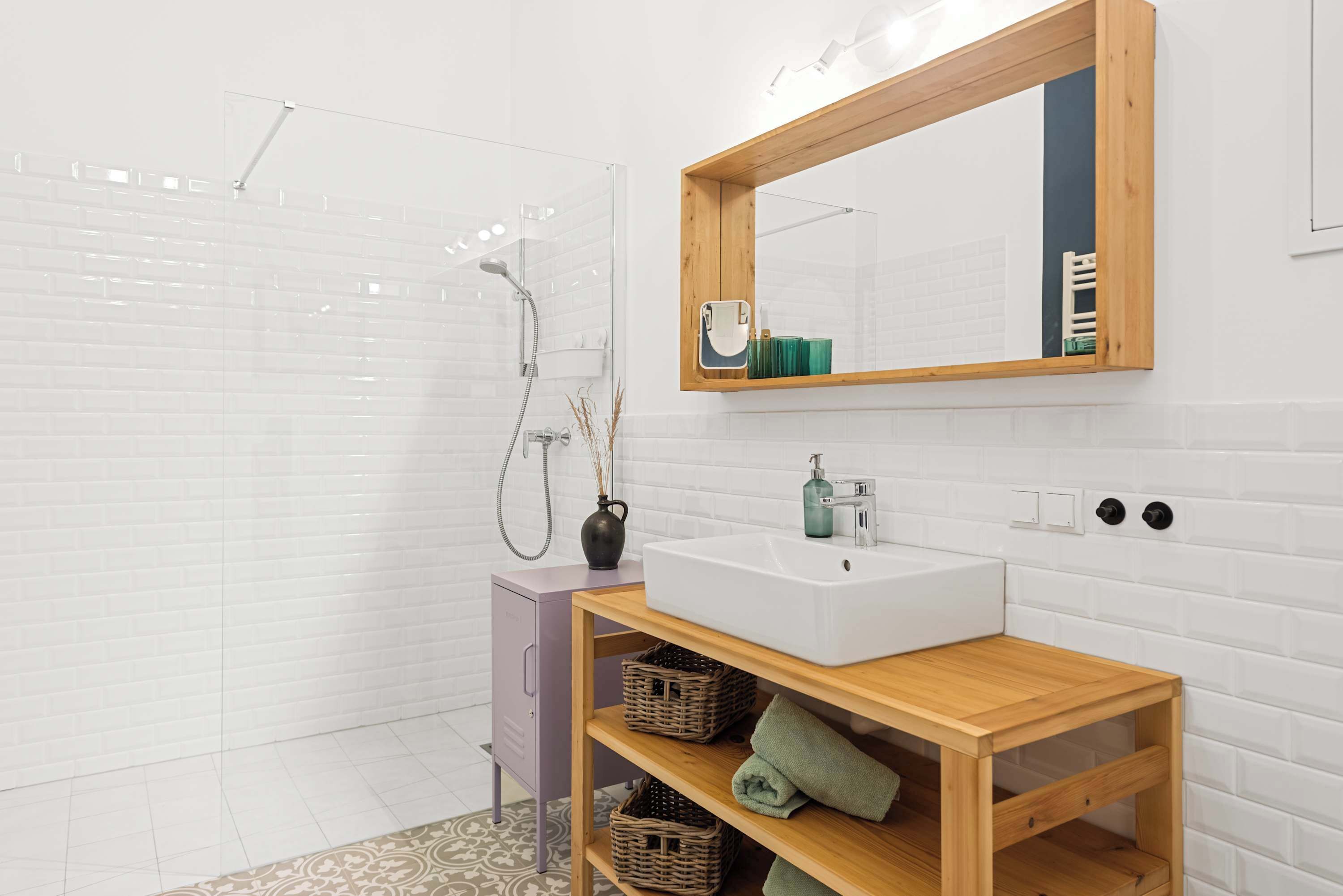 Een douche, een haardroger, handdoeken