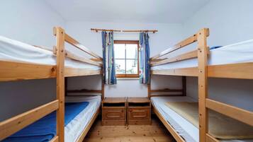 5 soverom, skrivebord, strykejern/-brett og wi-fi (inkludert)