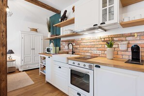 Frigorifero, forno, piano cottura, lavastoviglie