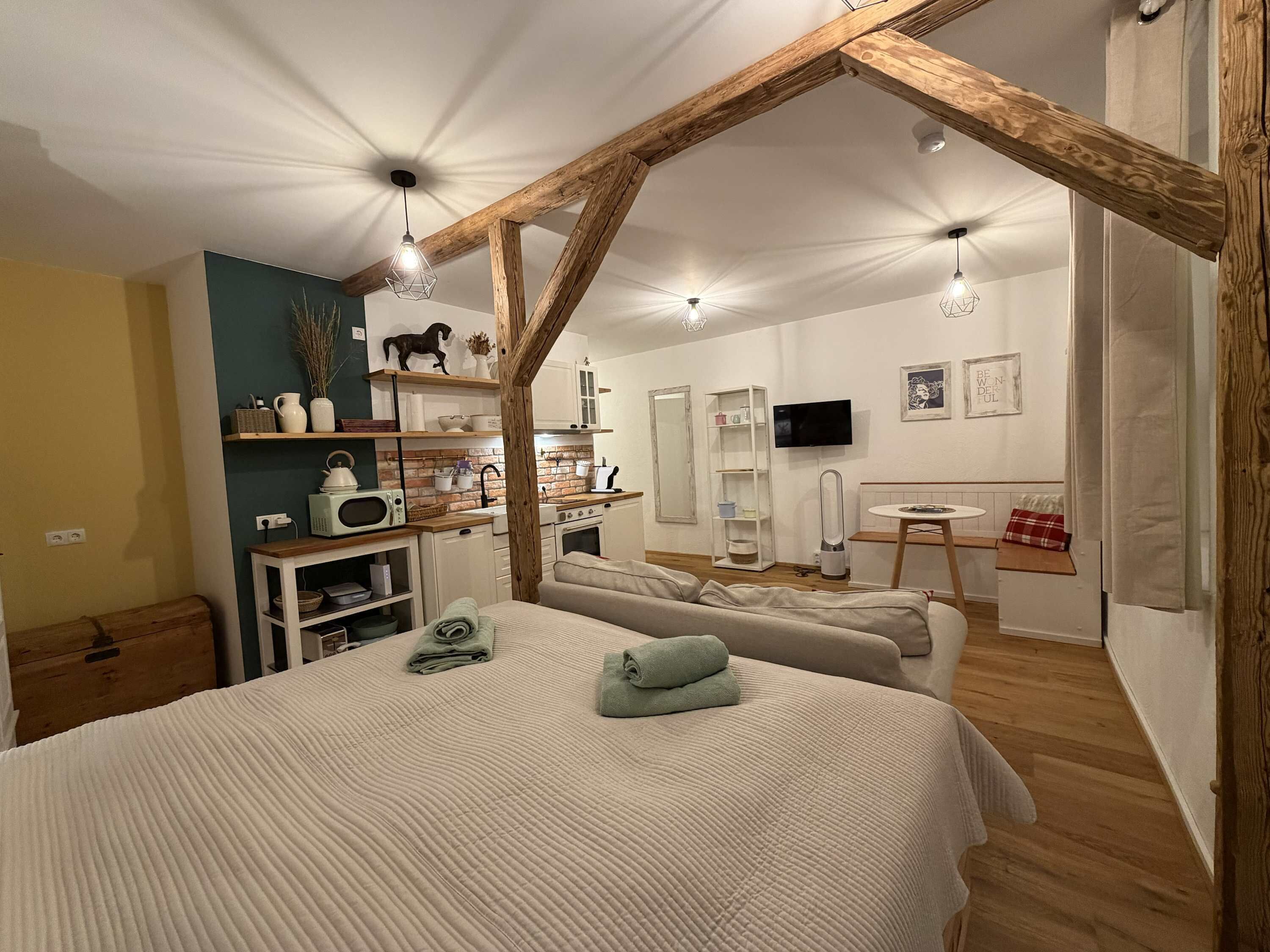 Työpöytä, Wi-Fi, vuodevaatteet