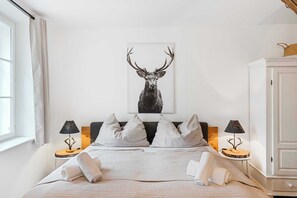 1 bedroom, desk, free WiFi, bed sheets