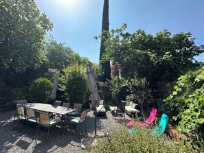 Outdoor dining - Ardèche house sleeps 12, ideal for large families  (Les Salelles)