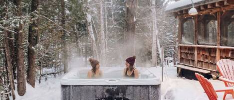 Tina de hidromasaje al aire libre