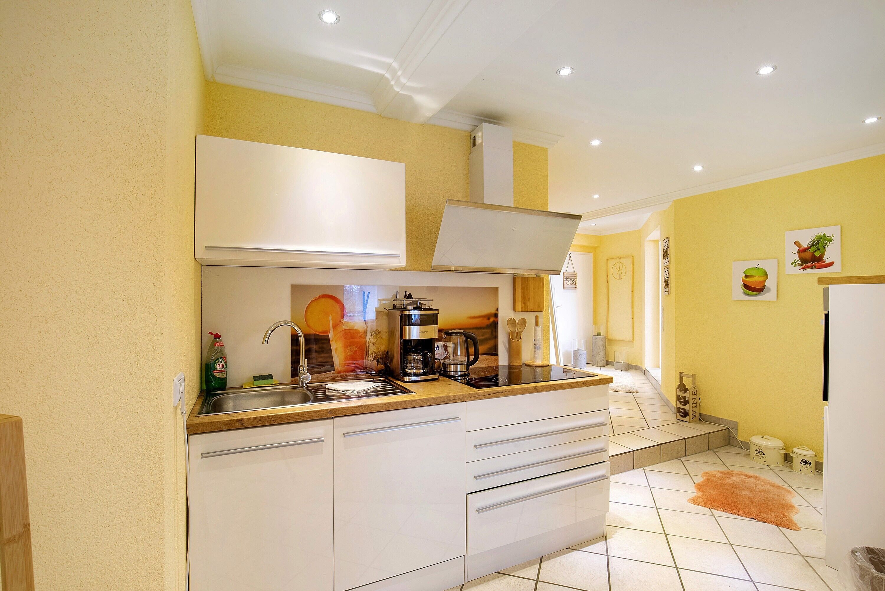 Kjøleskap, ovn, kokeplater og oppvaskmaskin