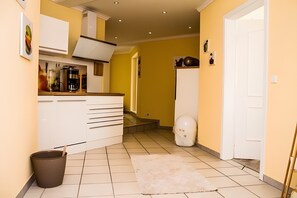 Interior - Apartment 'Suite Seeblick' with Lake View, Private Garden and Wi-Fi (Holzappel)