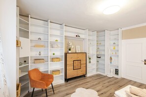 Interior - Holiday Home 'Pension Seeblick' with Lake View, Private Garden and Wi-Fi (Holzappel)