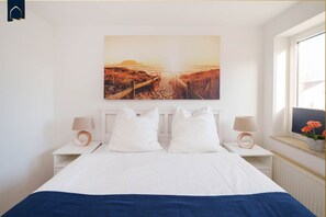 Desk, free WiFi - Cozy vacation apartment with WLAN & parking space - only 450 m to the sandy beach (Bansin)