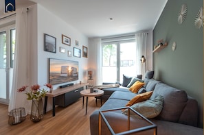 TV, table football, ping pong, books - Vacation apartment "Haffhafen" with sauna & balcony on the Szczecin Lagoon in Zirchow (Zirchow)