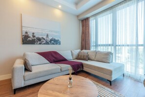 Living area - Luxury 1BR in Sirius Town • Pool, Spa & Fitness Center - Snitch (Antalya)