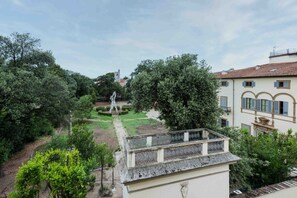 Property grounds - La casa agli Orti Oricellari by MMega (Florence)