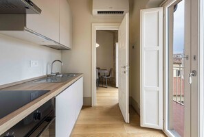 Fridge, stovetop, dishwasher - La casa agli Orti Oricellari by MMega (Florence)