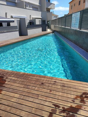 Outdoor pool - Penthouse in the heart of the Delta overlooking the river next to the river. (Deltebre)