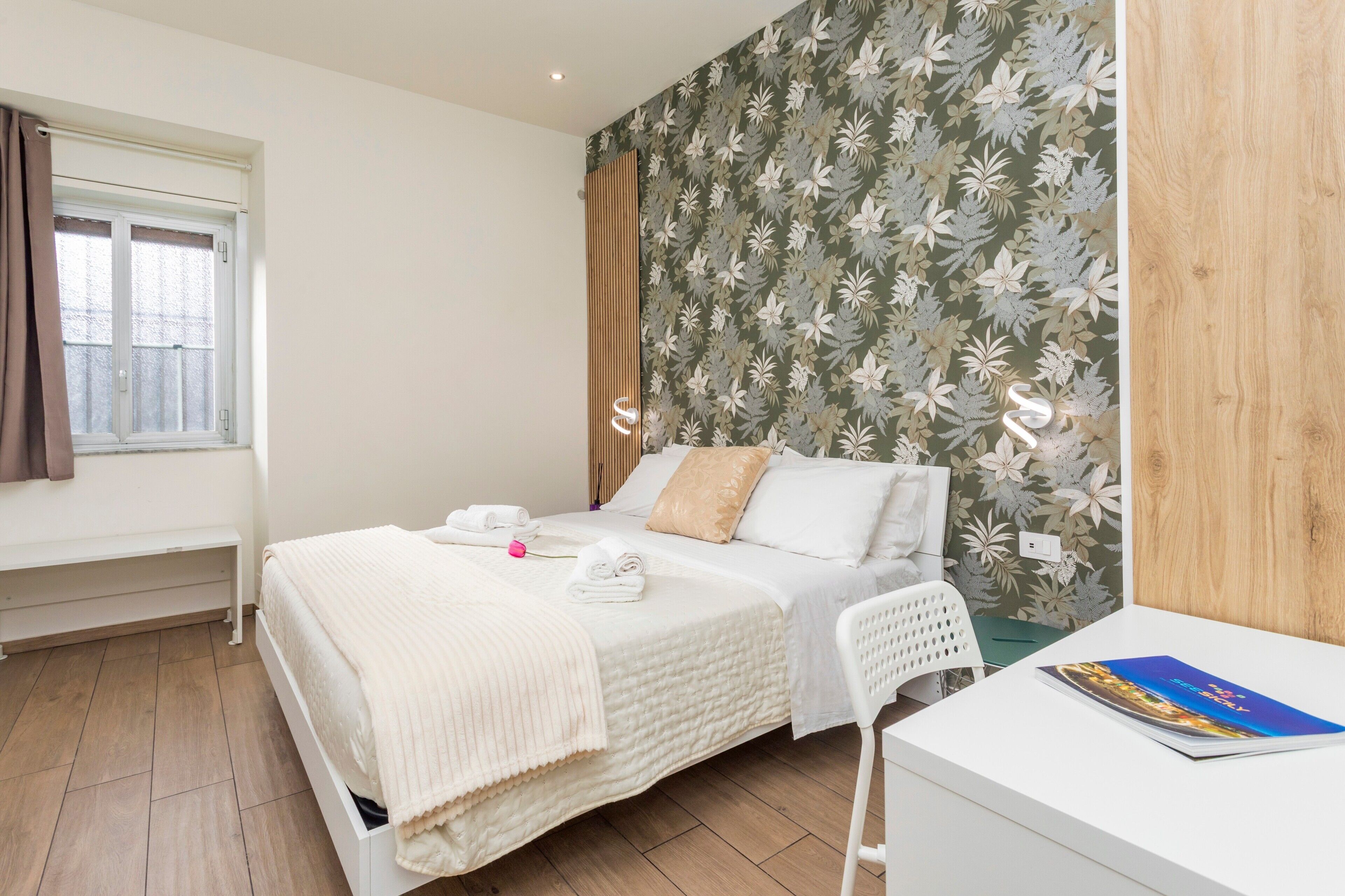 Desk, iron/ironing board, WiFi, bed sheets