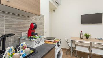Fridge, microwave, stovetop, coffee/tea maker