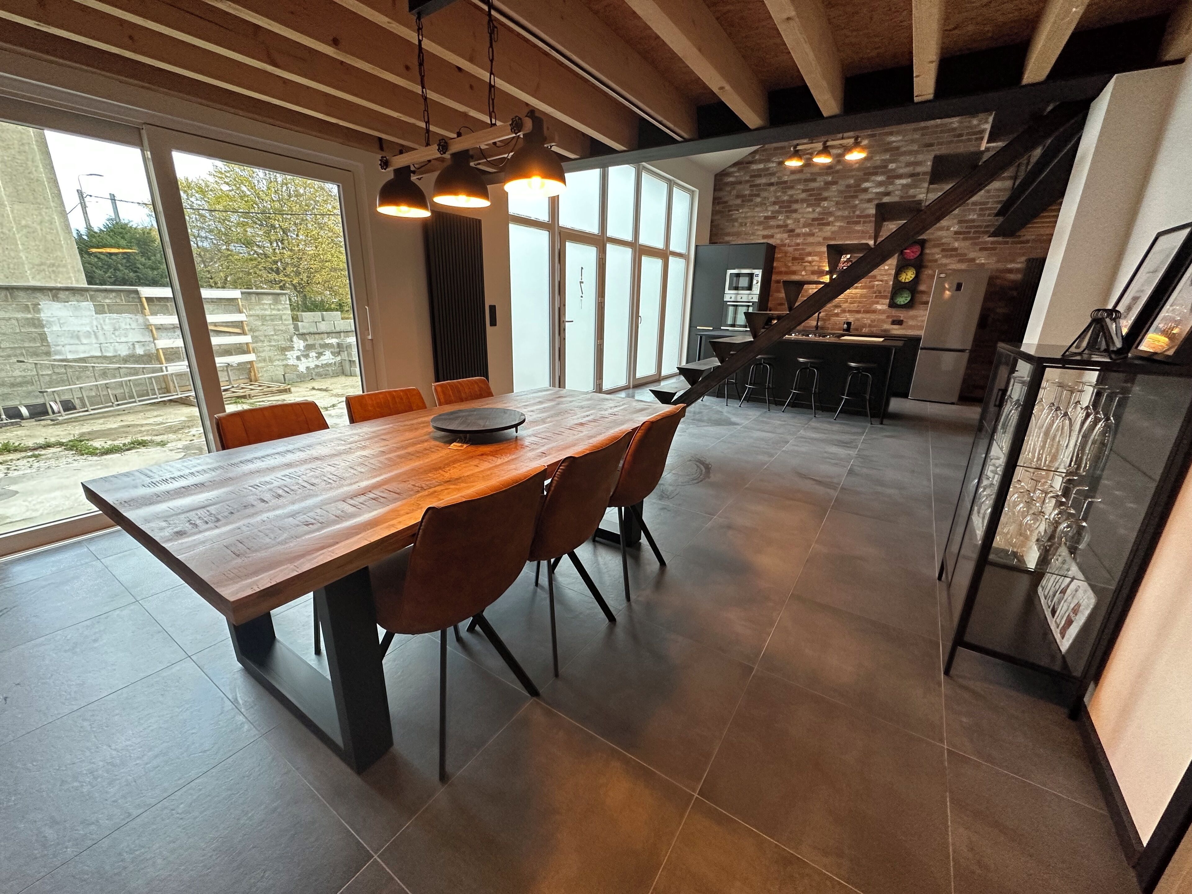 Villa, Blick auf den Innenhof | Esszimmer