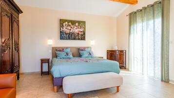 1 habitación, wifi y ropa de cama
