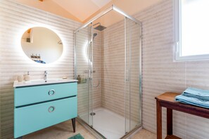 淋浴设施、毛巾