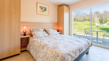 WiFi, bed sheets, wheelchair access