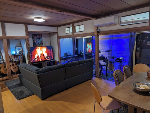 Groups Welcome! Spacious 10-Guest Lodge in the heart of Myoko