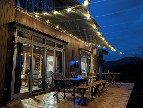 Groups Welcome! Spacious 10-Guest Lodge in the heart of Myoko