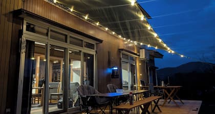 Groups Welcome! Spacious 10-Guest Lodge in the heart of Myoko